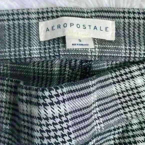 Aeropostale plaid pants with side zip. Size small. NWOT - Picture 2 of 7